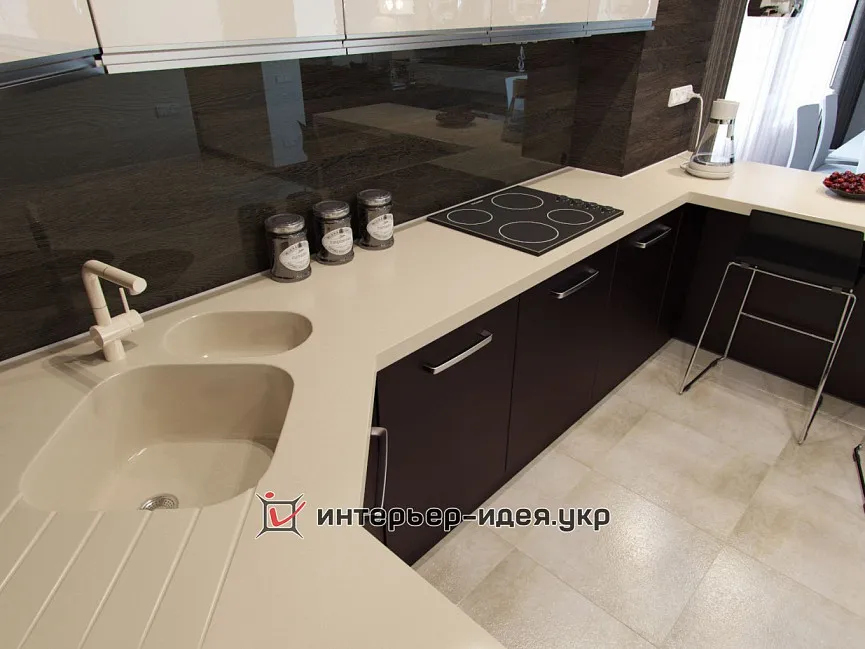 Стильний дизайн кухні-студії